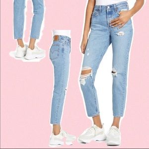 Levi wedgie icon ripped straight leg jeans
